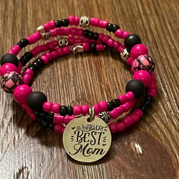 Handmade Hot Pink and black beaded bracelet - Picture 1 of 6
